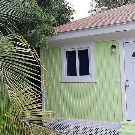 Budget & Basic In Local Neighborhood, 7Min Drive To Downtown Nassau Beach Paradise Apartment Bagian luar foto