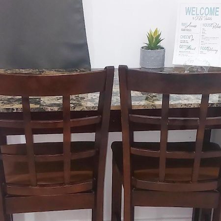 Budget & Basic In Local Neighborhood, 7Min Drive To Downtown Nassau Beach Paradise Apartment Bagian luar foto