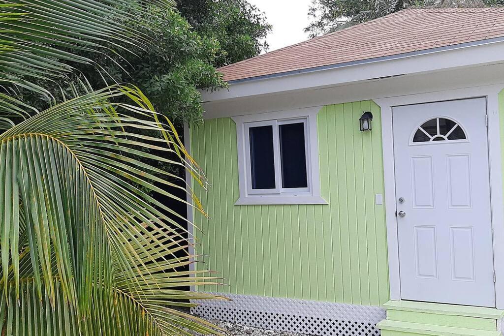 Budget & Basic In Local Neighborhood, 7Min Drive To Downtown Nassau Beach Paradise Apartment Bagian luar foto