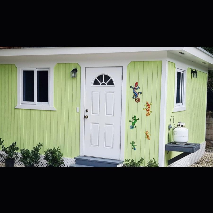 Budget & Basic In Local Neighborhood, 7Min Drive To Downtown Nassau Beach Paradise Apartment Bagian luar foto